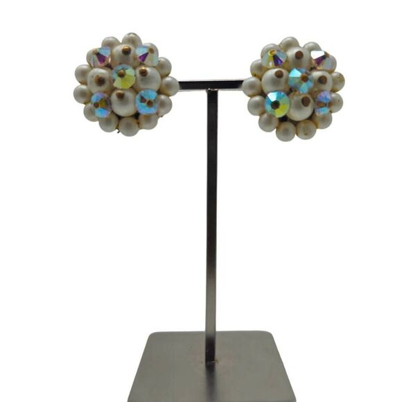 Vintage Off-White Pearl and Clear Aurora Borealis Beaded Cluster Clip-On Earring - Picture 3 of 7